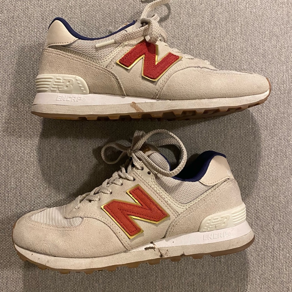 Women’s New Balance, Size 8